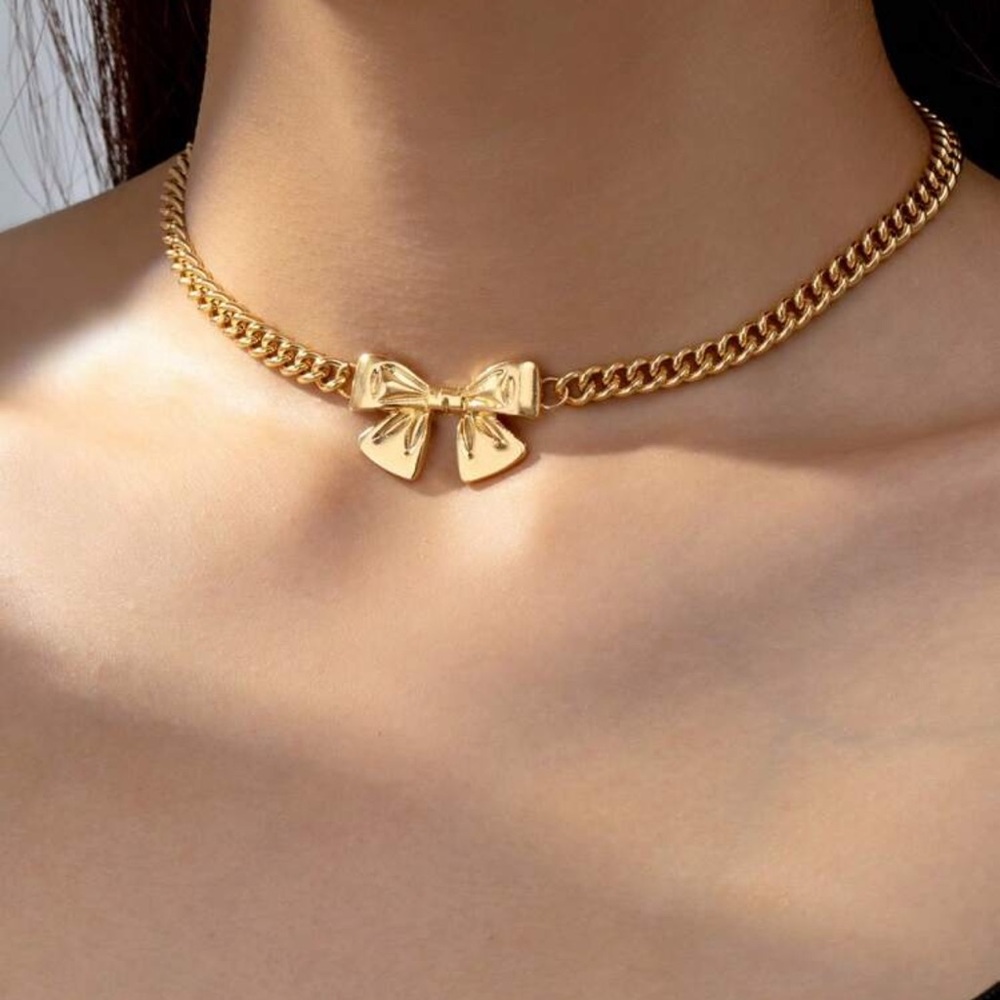 Gold Tone Bow Choker Style Necklace